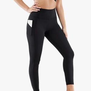 Fabletics Black yoga capris. Powerhold. Plus size 3x. NWOT